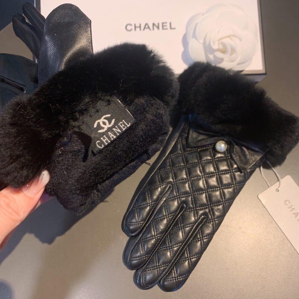 Alternative view of CHANEL GLOVES WITH BLACK FUR IN BLACK