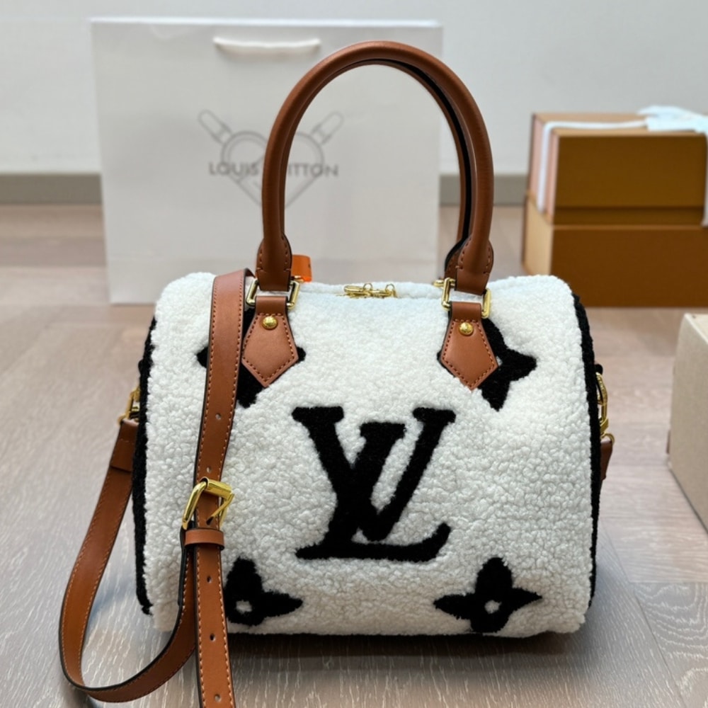 Alternative view of LOUIS VUITTON MONOGRAM TEDDY SPEEDY BANDOULIERE WHITE 25CM
