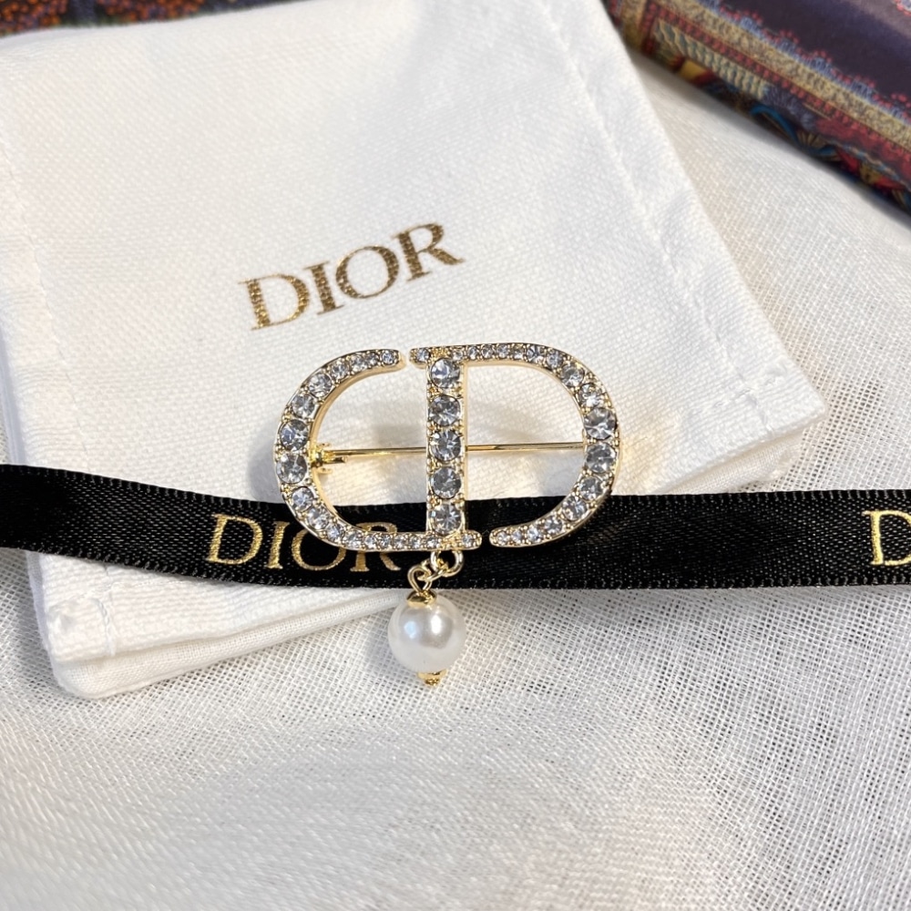 Alternative view of DIOR CD BROOCH GOLD WITH A PEARL