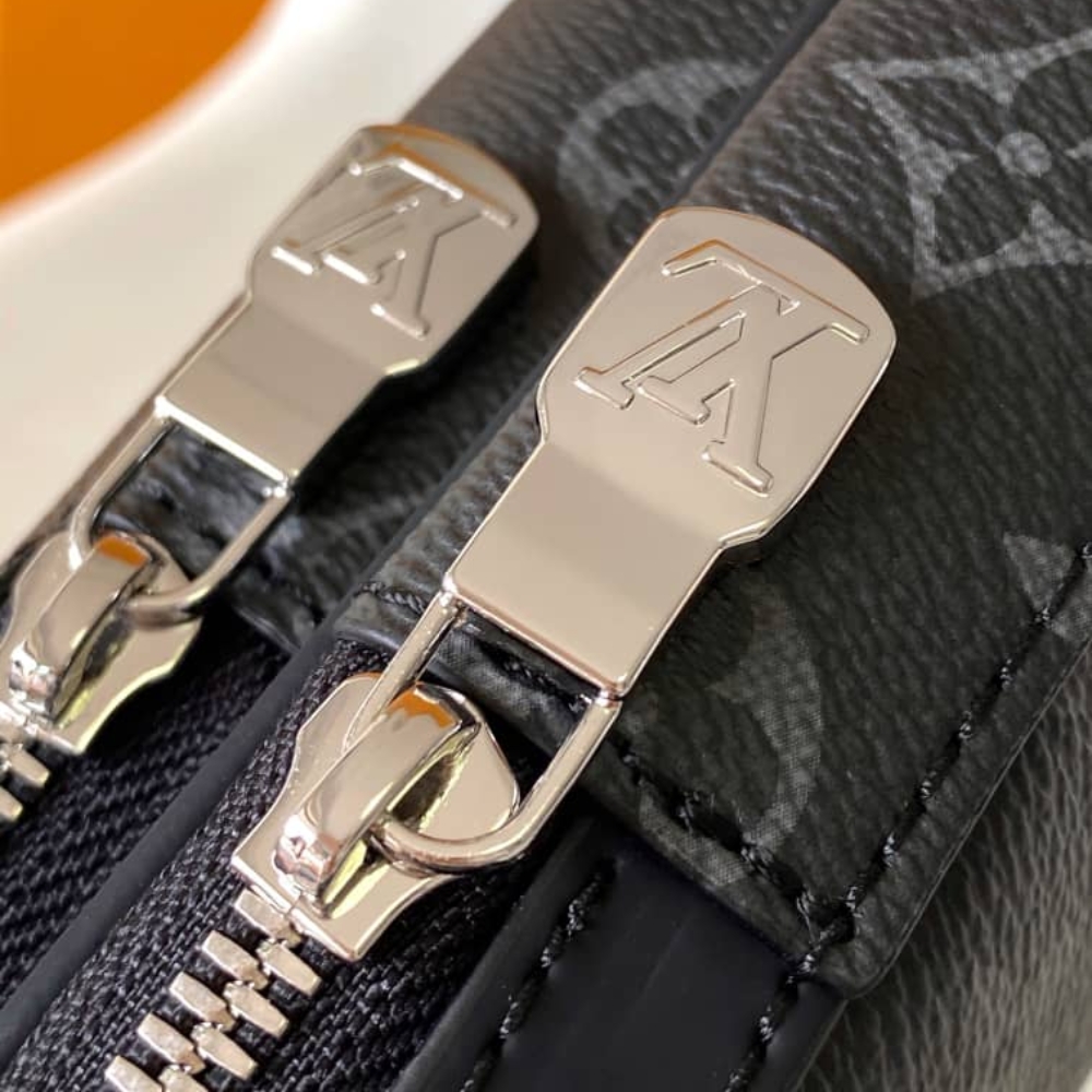 LOUIS VUITTON AVENUE SLINGBAG PM MONOGRAM ECLIPSE BLACK 30CM M47137 - Image 4