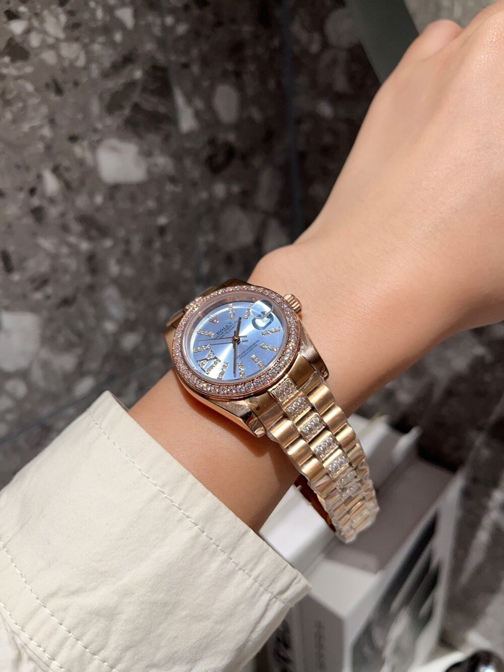 ROLEX DATEJUST DIAMOND IN ROSE GOLD WITH BLUE DIAL 31MM - Image 4