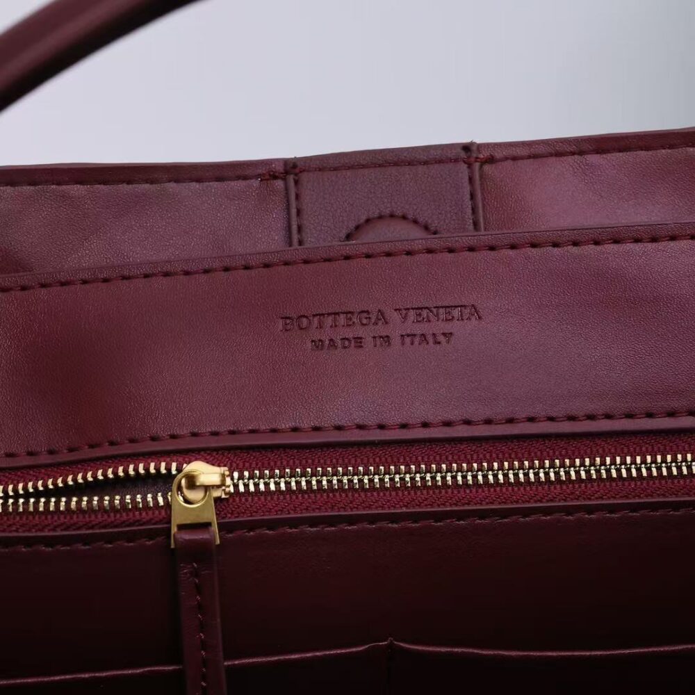 BOTTEGA VENETA ANDIAMO INTRECCIATO LEATHER TOP HANDLE BURGUNDY BLACK 33CM - Image 4