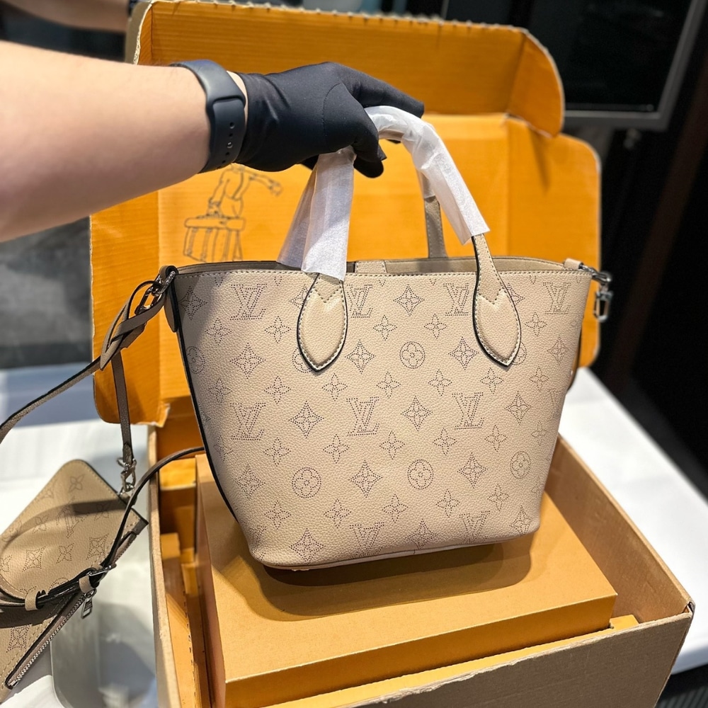 LOUIS VUITTON BLOSSOM MAHINA BAG BEIGE 21CM - Image 3