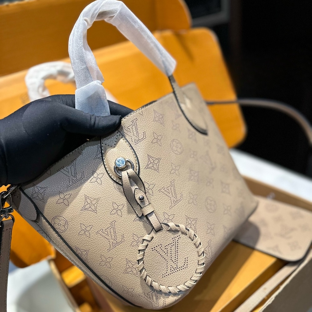 LOUIS VUITTON BLOSSOM MAHINA BAG BEIGE 21CM - Image 7