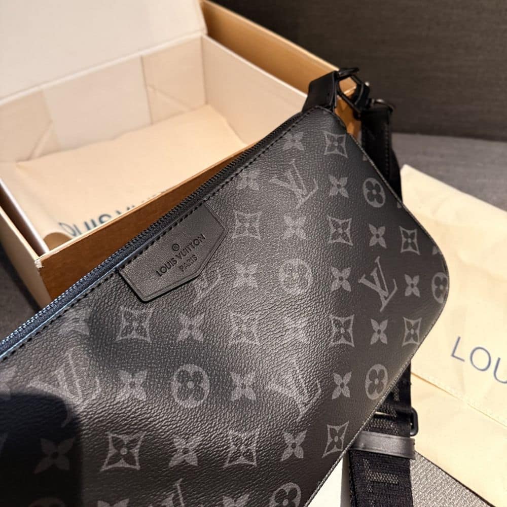 LOUIS VUITTON POCHETTE ACCESSOIRE BAG BLACK 24CM - Image 4