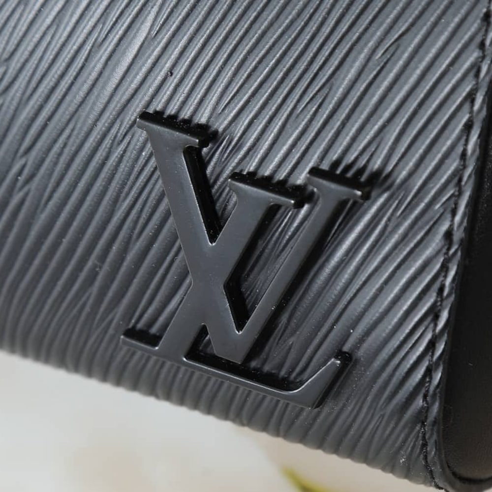 LOUIS VUITTON CLUNY MINI EPI LEATHER BLACK 20CM M58925 - Image 6