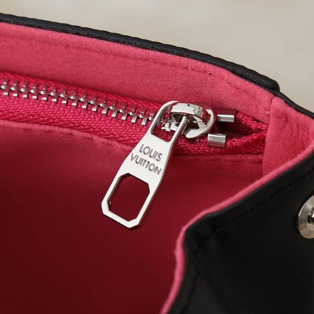 LOUIS VUITTON CLUNY MINI EPI LEATHER BLACK 20CM M58925 - Image 8