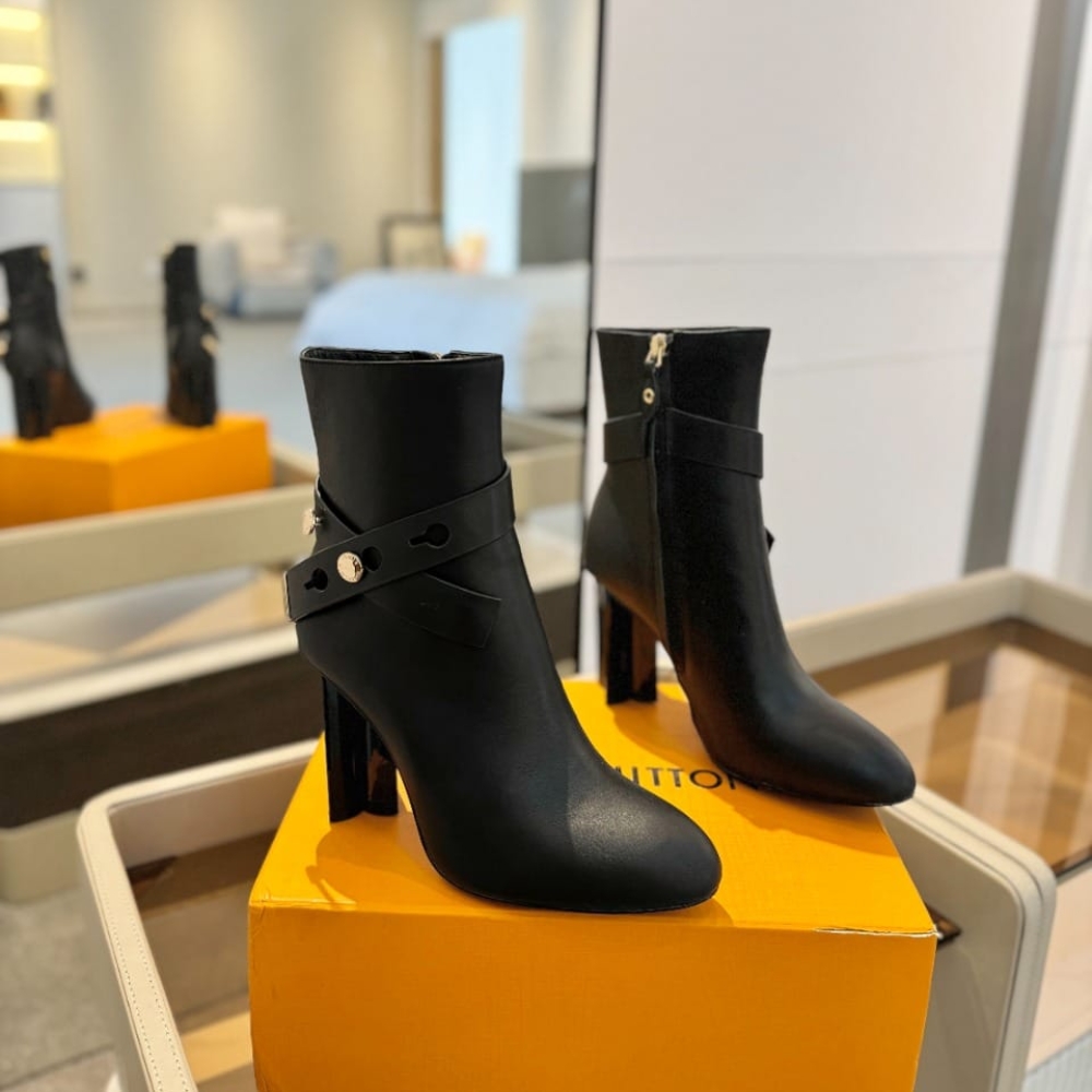 Alternative view of LOUIS VUITTON SILHOUETTE ANKLE BOOT BLACK 1ADAQZ
