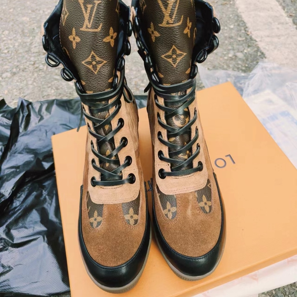 Alternative view of LOUIS VUITTON LAUREATE DESERT BOOT BEIGE 1A4XYG