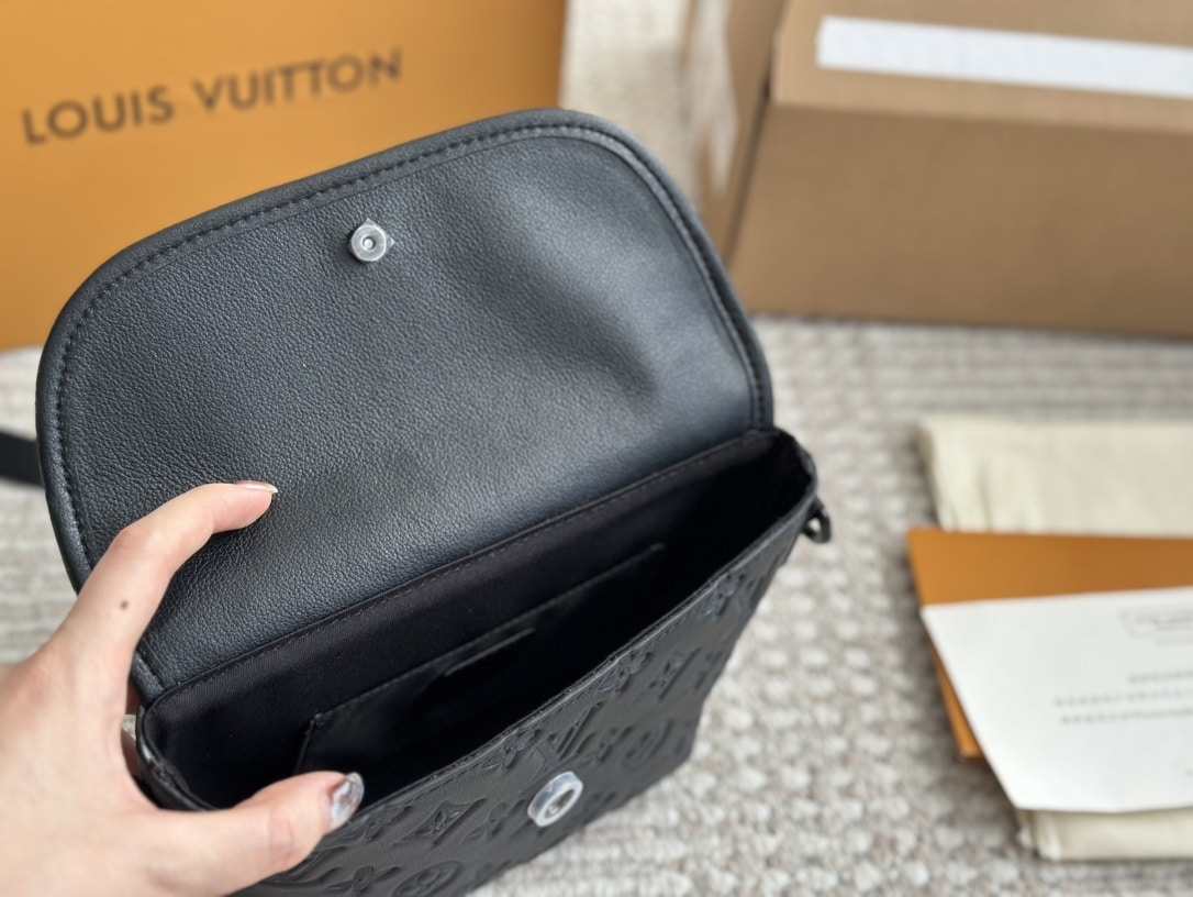 LOUIS VUITTON PULSE BAG MONOGRAM SHADOW EMBOSSED BLACK 16CM M12636 - Image 9