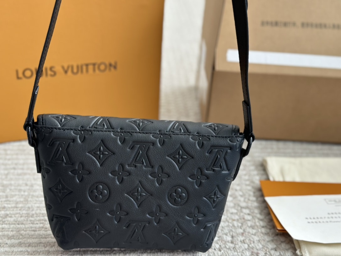 LOUIS VUITTON PULSE BAG MONOGRAM SHADOW EMBOSSED BLACK 16CM M12636 - Image 8