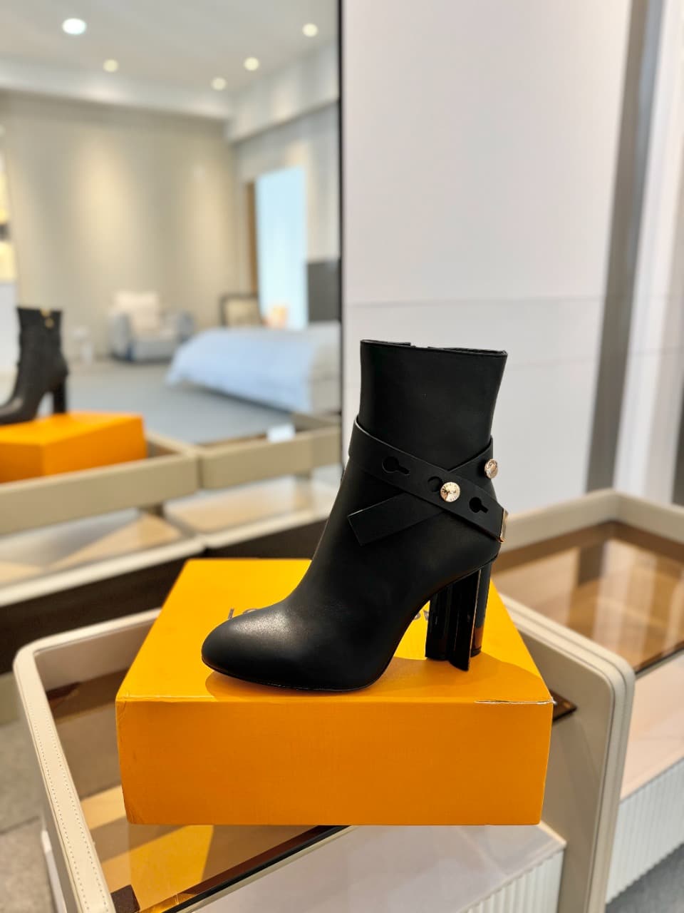 Alternative view of LOUIS VUITTON SILHOUETTE ANKLE BOOT BLACK 1ADAQZ