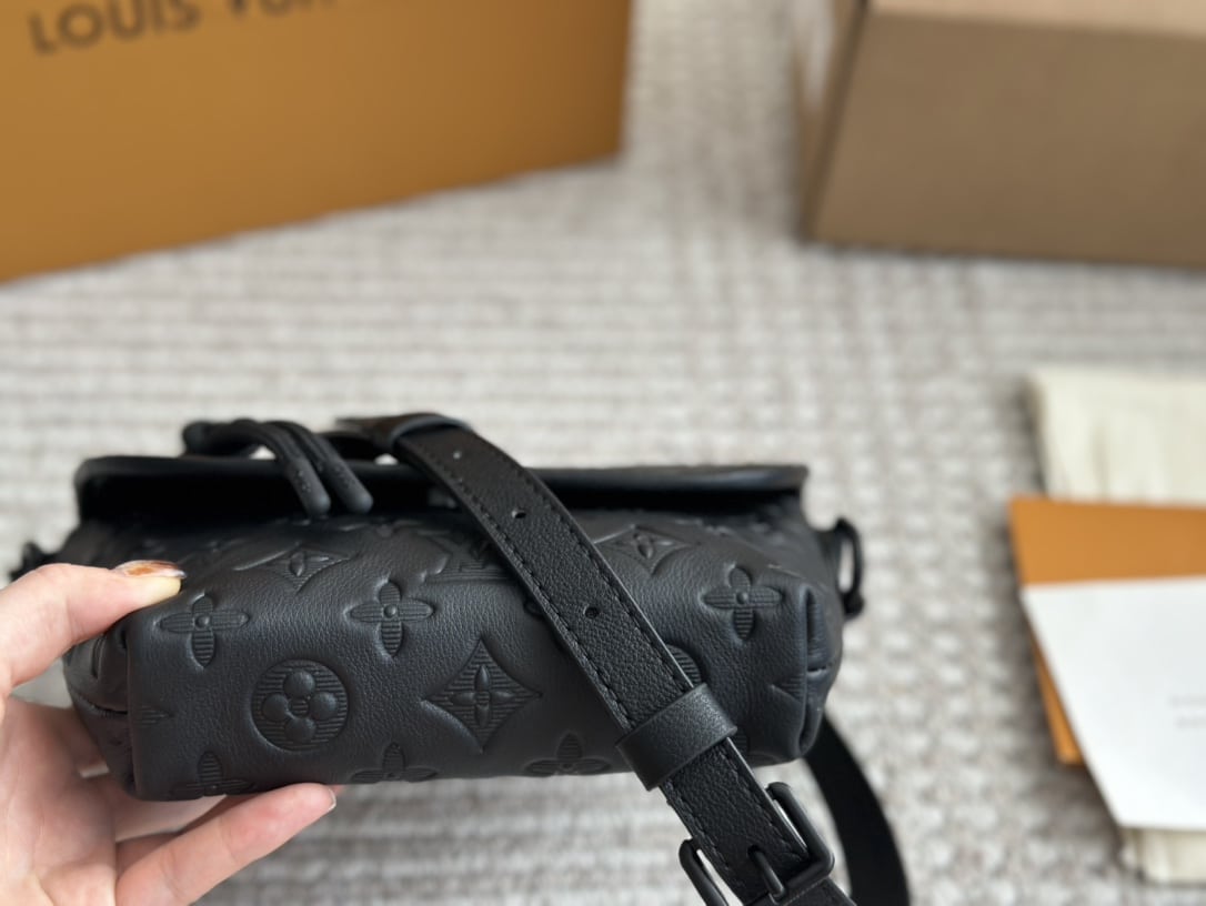 LOUIS VUITTON PULSE BAG MONOGRAM SHADOW EMBOSSED BLACK 16CM M12636 - Image 7