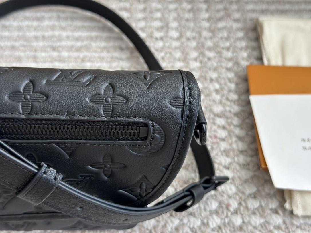 LOUIS VUITTON PULSE BAG MONOGRAM SHADOW EMBOSSED BLACK 16CM M12636 - Image 6