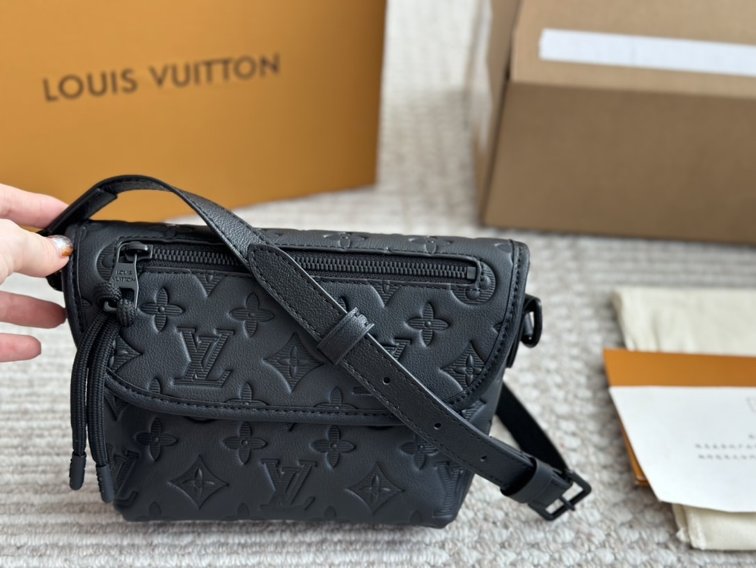 LOUIS VUITTON PULSE BAG MONOGRAM SHADOW EMBOSSED BLACK 16CM M12636 - Image 5