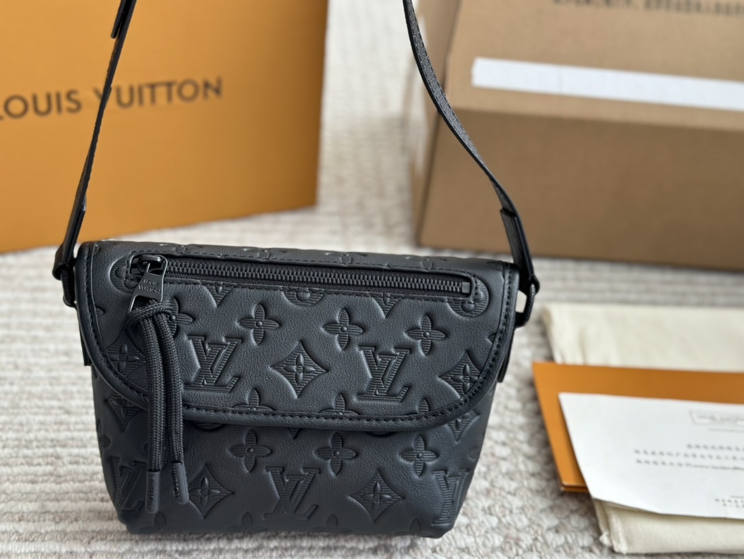 LOUIS VUITTON PULSE BAG MONOGRAM SHADOW EMBOSSED BLACK 16CM M12636 - Image 2