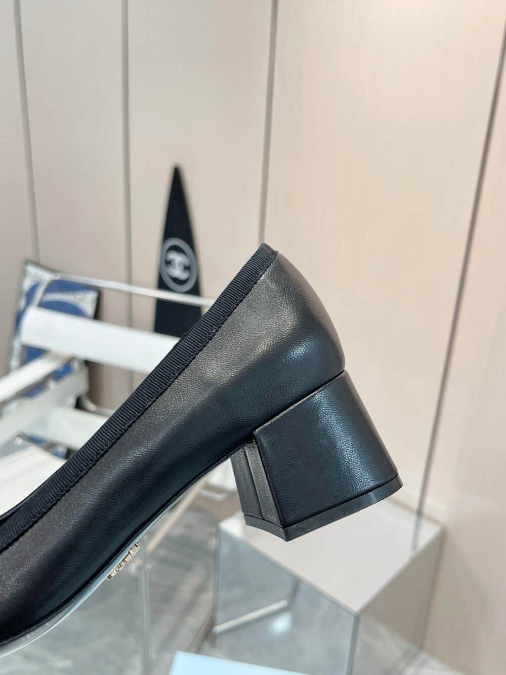 PRADA TRIANGLE LOGO BOW PUMP IN BLACK - Image 6