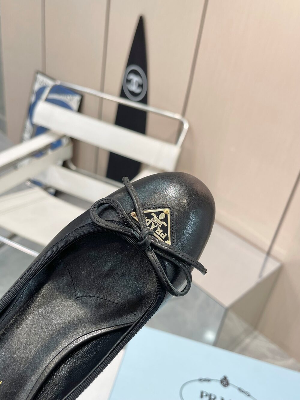 PRADA TRIANGLE LOGO BOW PUMP IN BLACK - Image 4