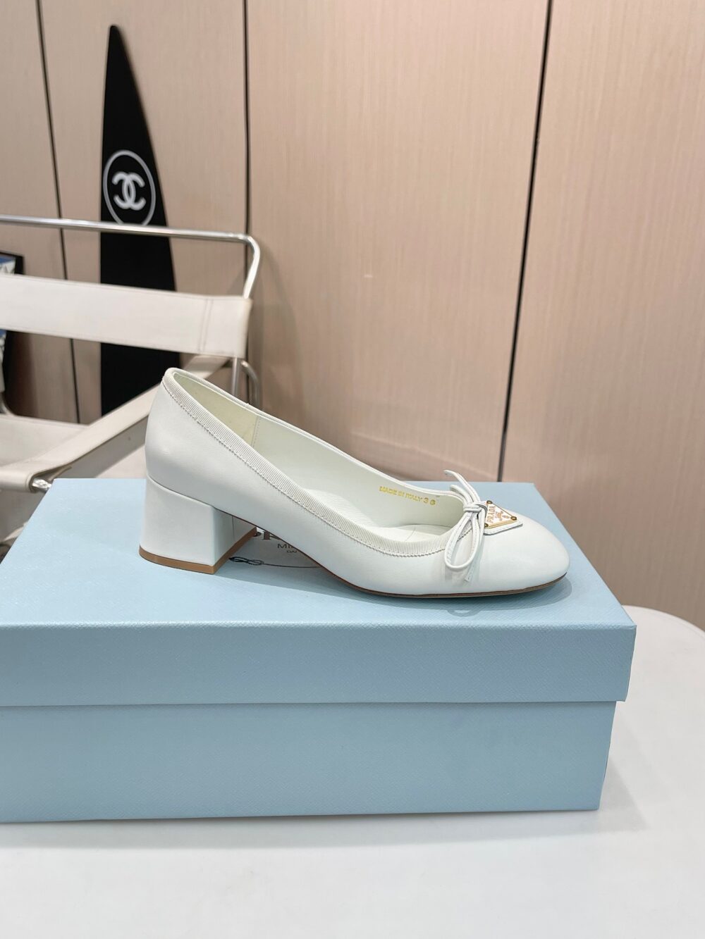 PRADA TRIANGLE LOGO BOW PUMP IN WHITE - Image 6