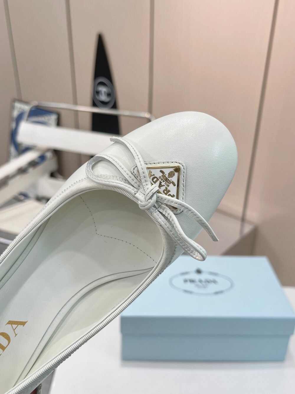 PRADA TRIANGLE LOGO BOW PUMP IN WHITE - Image 5