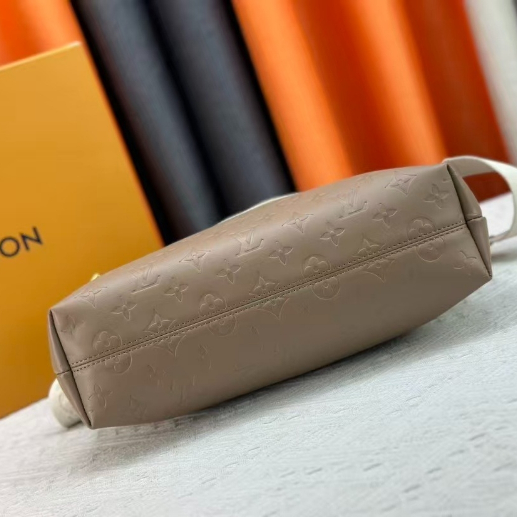 Louis Vuitton Coussin Hobo MM Galet Grey 30Cm M12071 - Image 6