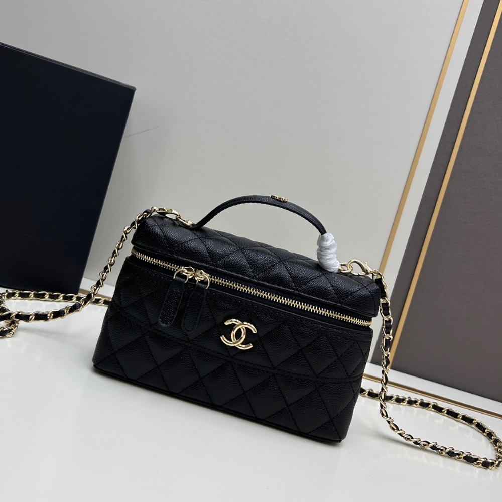 Alternative view of Chanel 25C Vanity With Chain Gold Hardware Black 19Cm
