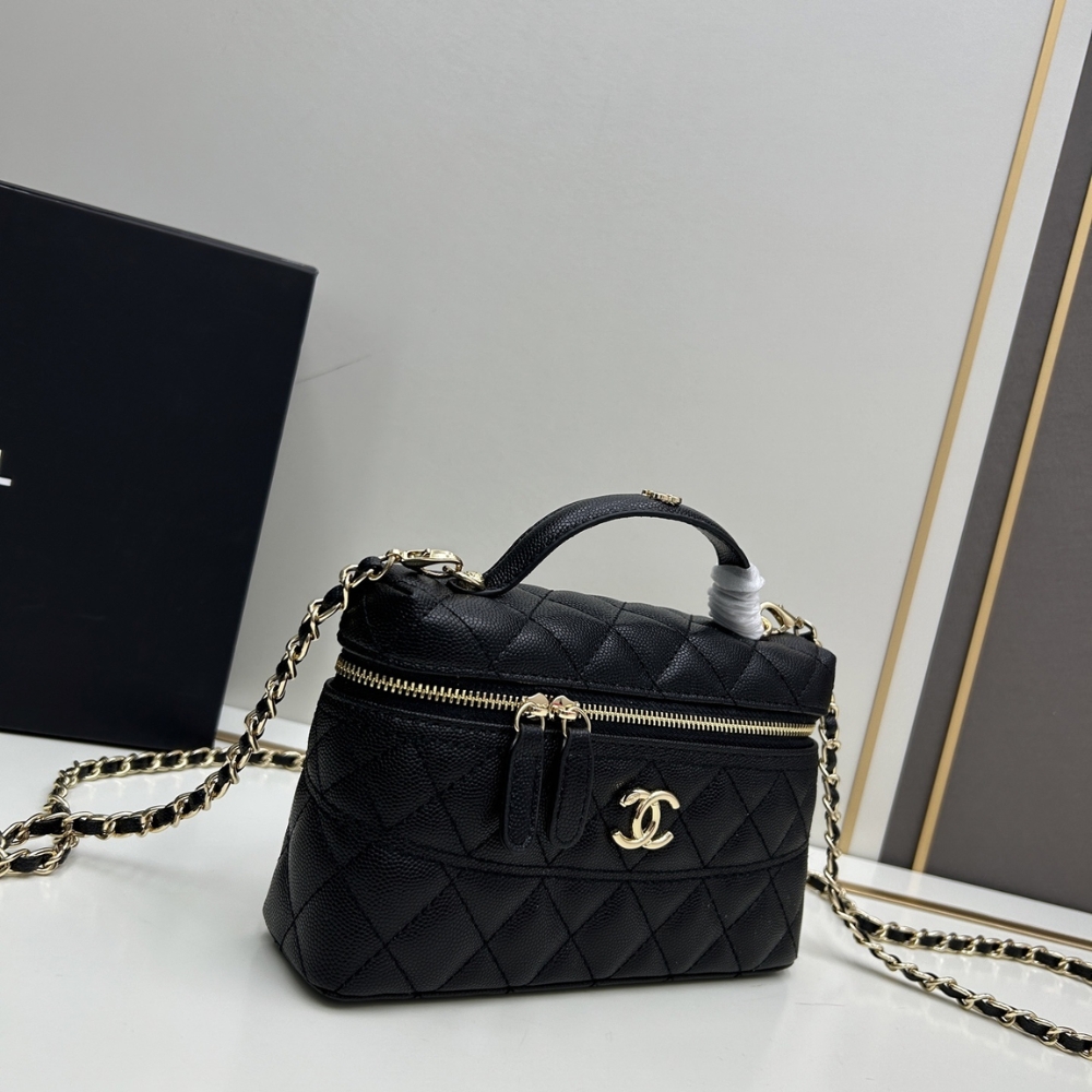 Chanel 25C Vanity With Chain Gold Hardware Black 19Cm - Image 3