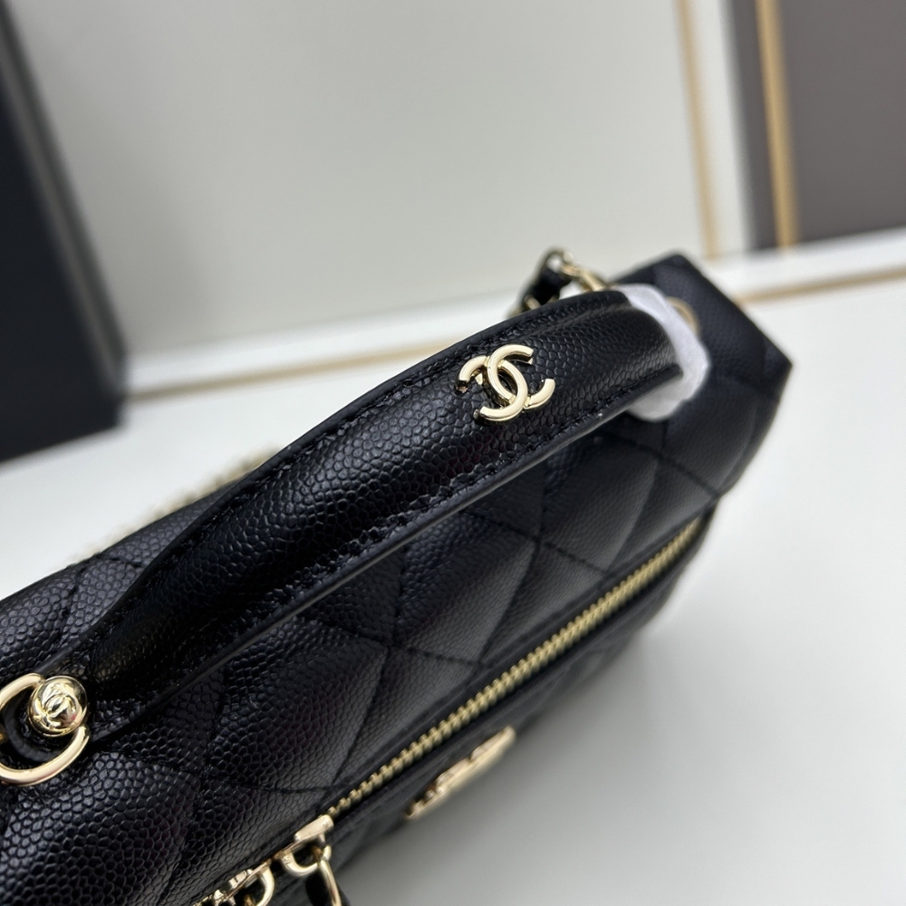 Chanel 25C Vanity With Chain Gold Hardware Black 19Cm - Image 7