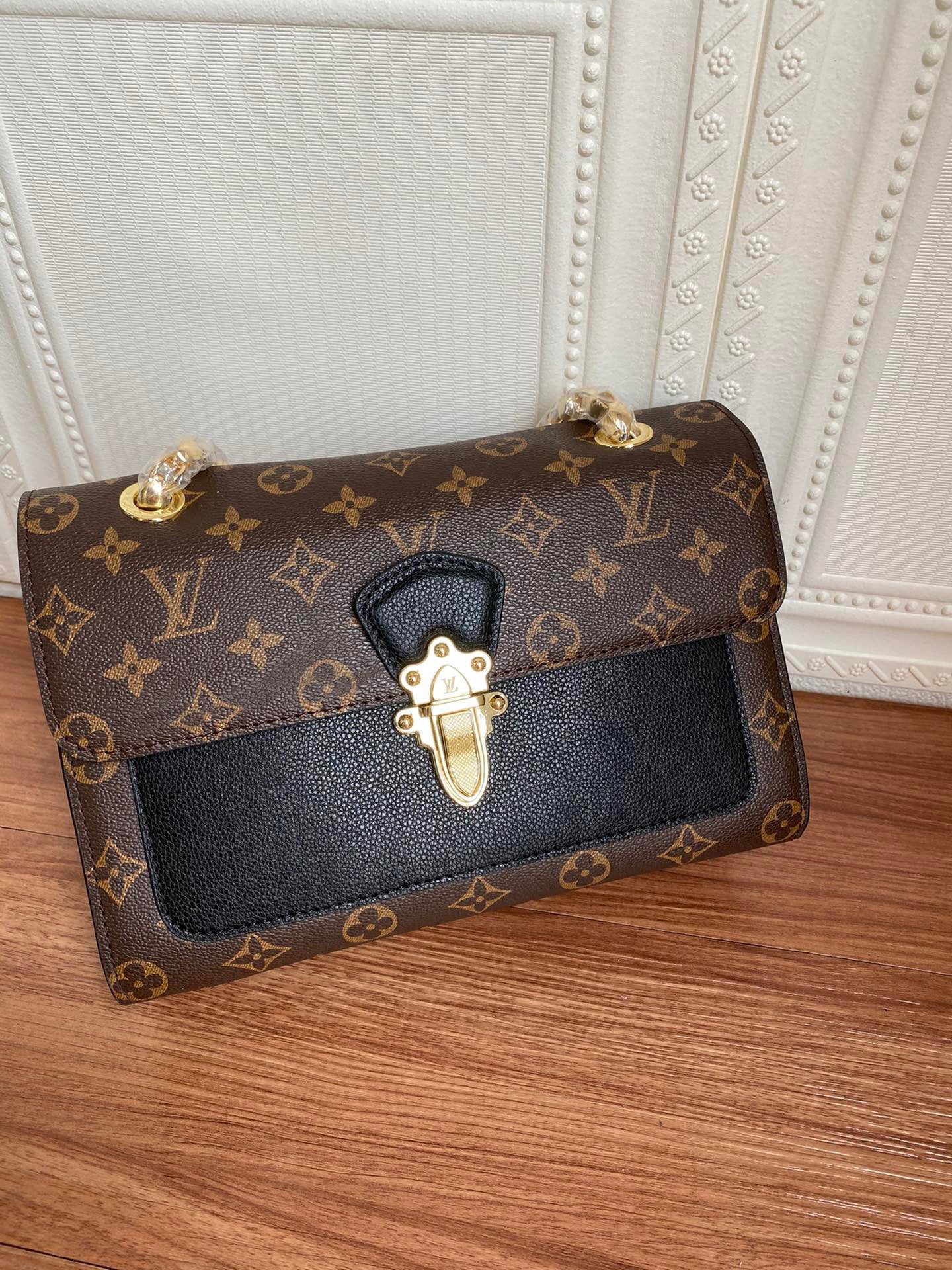 LOUIS VUITTON VICTOIRE NOIR M41730 - Image 3
