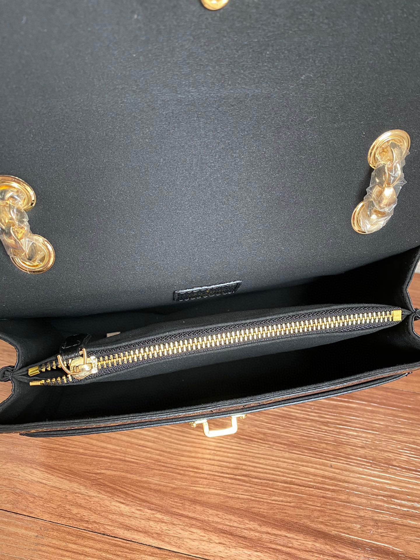 LOUIS VUITTON VICTOIRE NOIR M41730 - Image 5