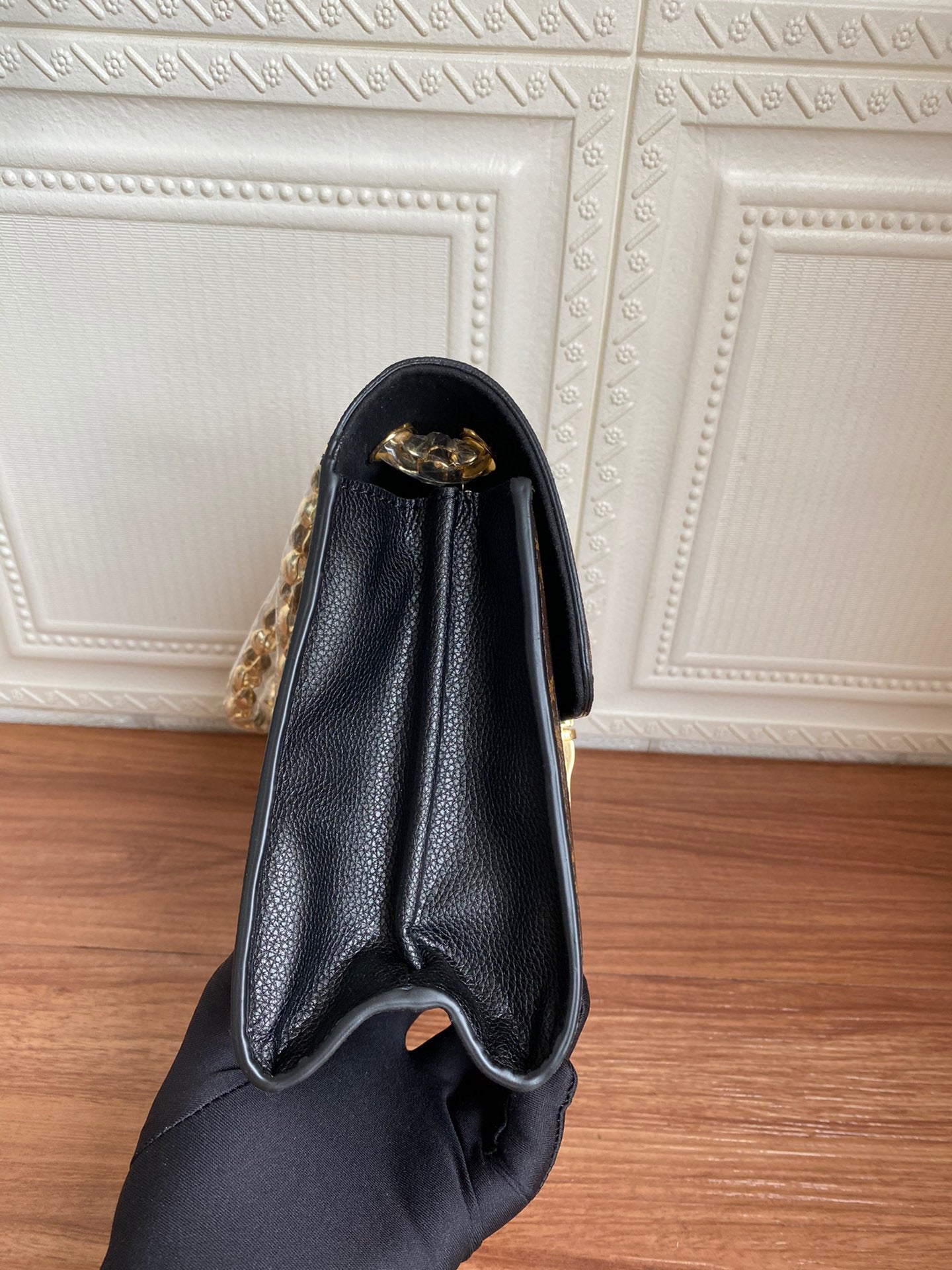 LOUIS VUITTON VICTOIRE NOIR M41730 - Image 8