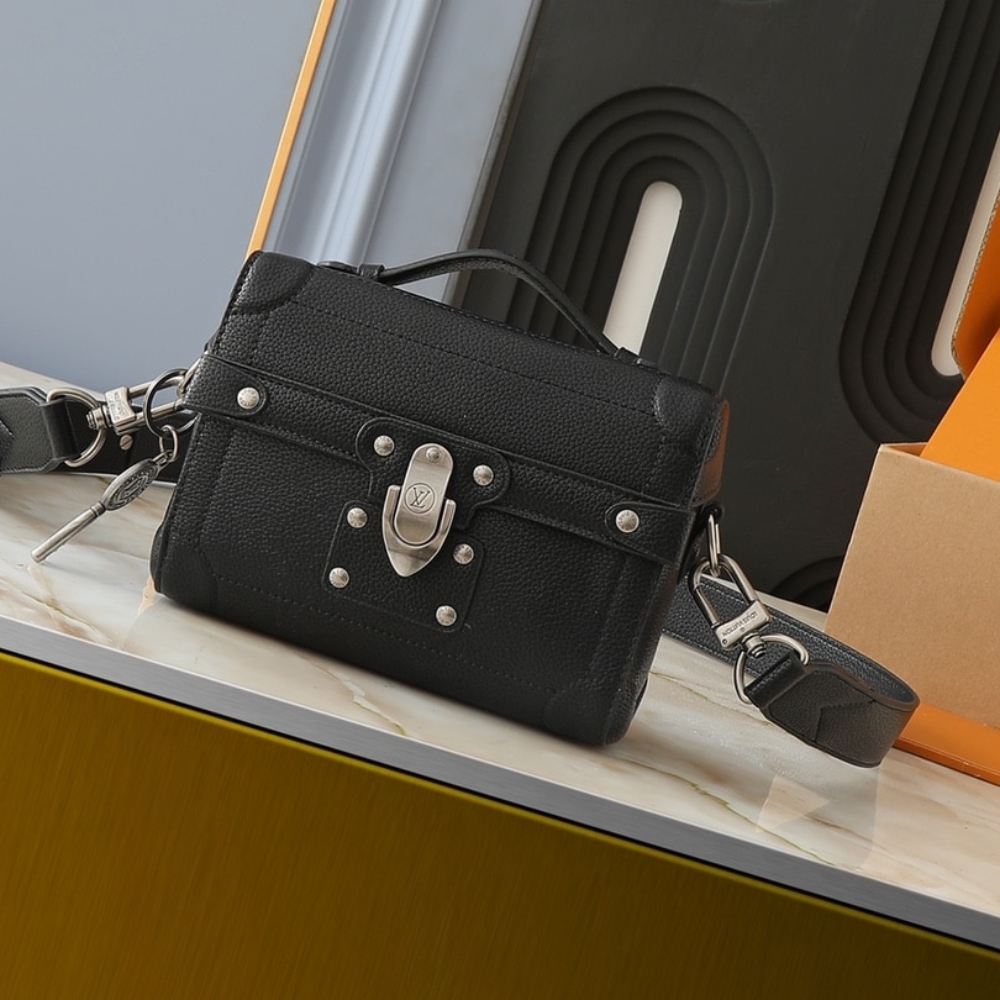 Alternative view of LOUIS VUITTON SOUL TRUNK BAG BLACK 19CM M11516