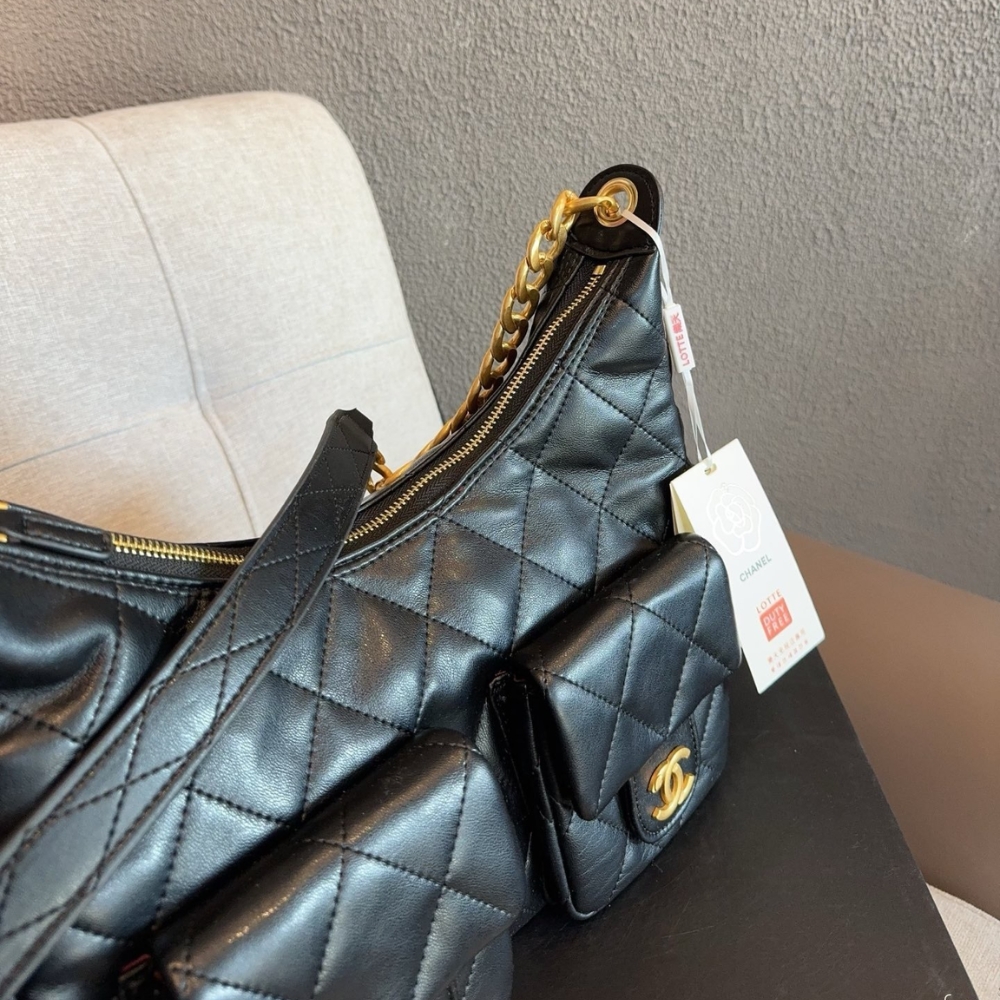 Chanel Large Hobo Bag Gold Tone Metal Black 31Cm - Image 4