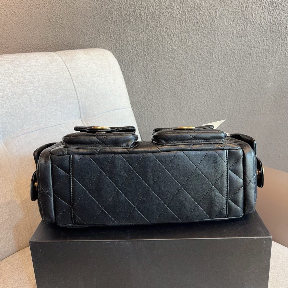 Chanel Large Hobo Bag Gold Tone Metal Black 31Cm - Image 5