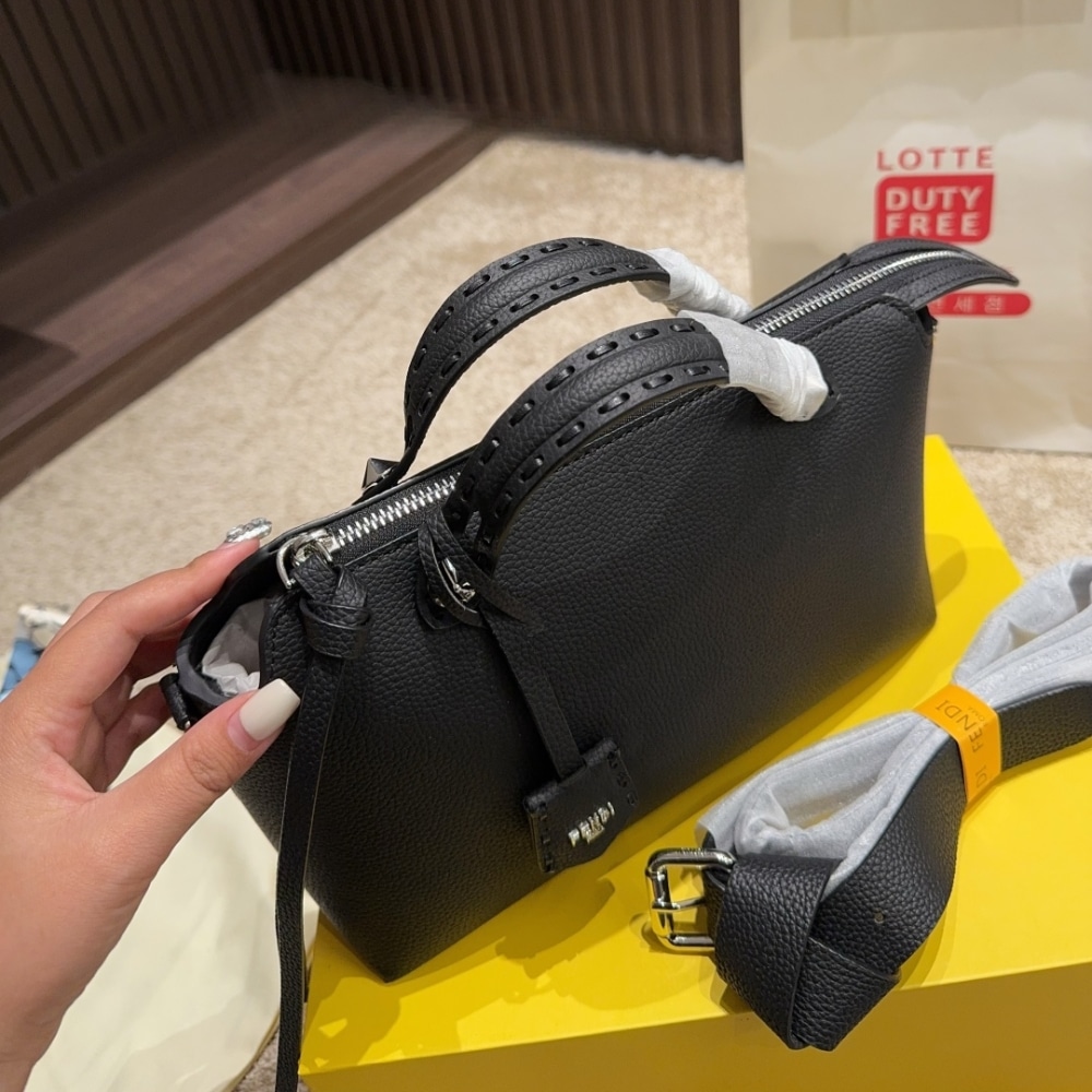 FENDI BY THE WAY MEDIUM LEATHER BOSTON BAG BLACK 20CM 8BL1461D5F0GXN - Image 4