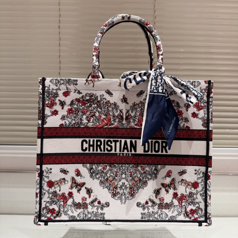 Alternative view of DIOR DIORAMOUR BOOK TOTE EMBROIDERY HEART MOTIF WHITE 42CM M1296ZEEI M941
