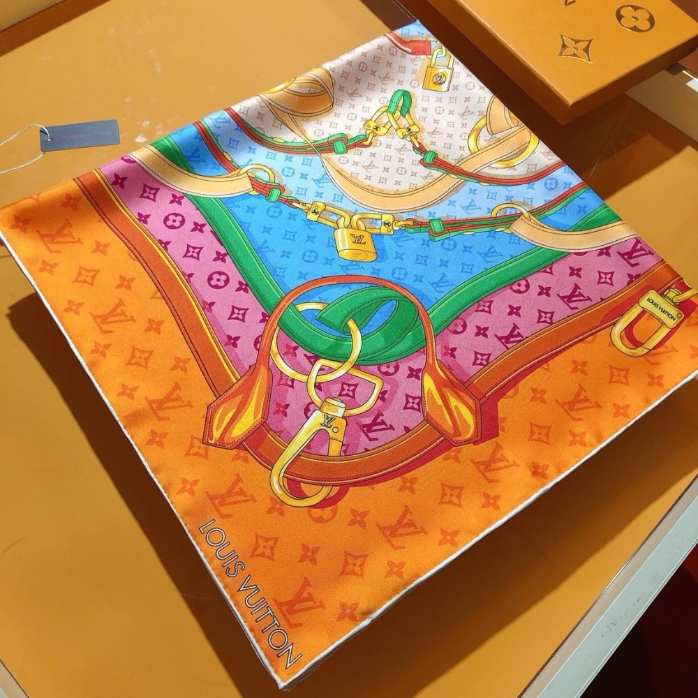 Alternative view of LOUIS VUITTON FLOWER AND STRAPS SQUARE IN ORANGE 90CM M79925