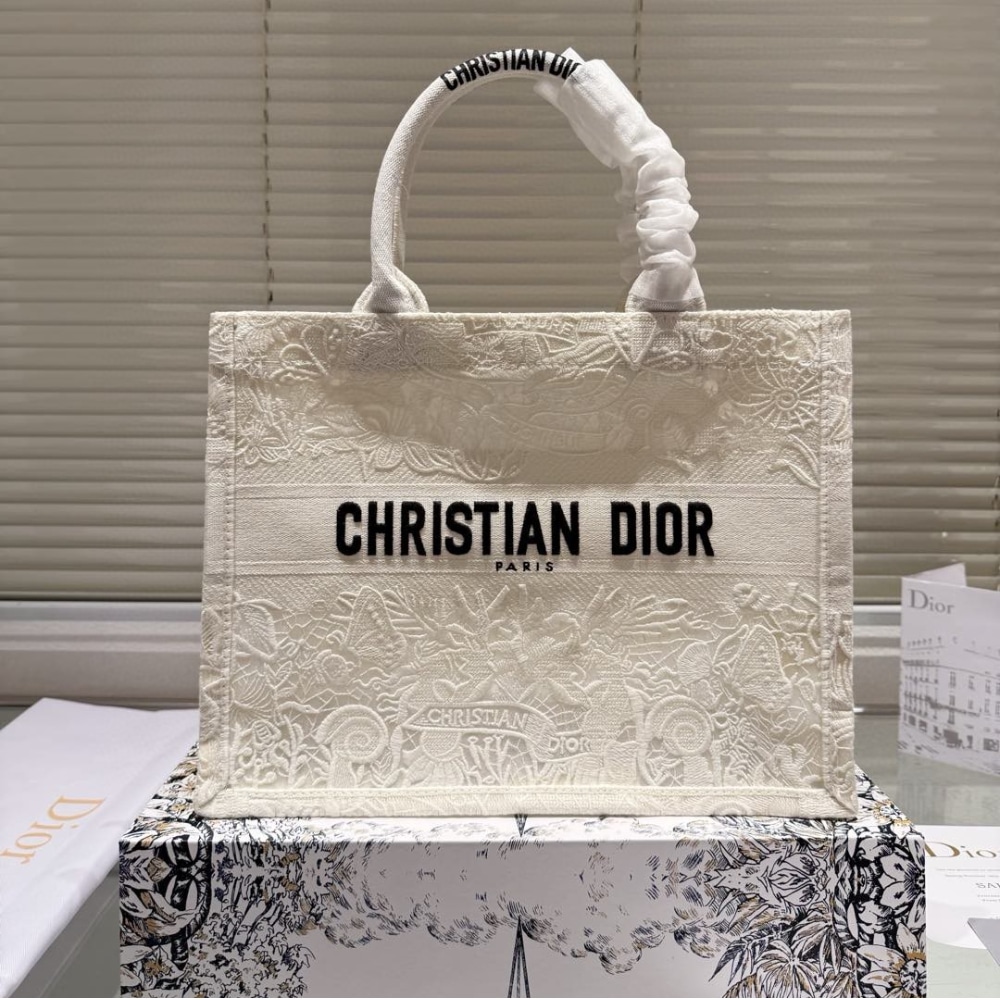 Alternative view of DIOR MEDIUM BOOK TOTE CABINET DE LA MER EMBROIDERY WHITE 36CM