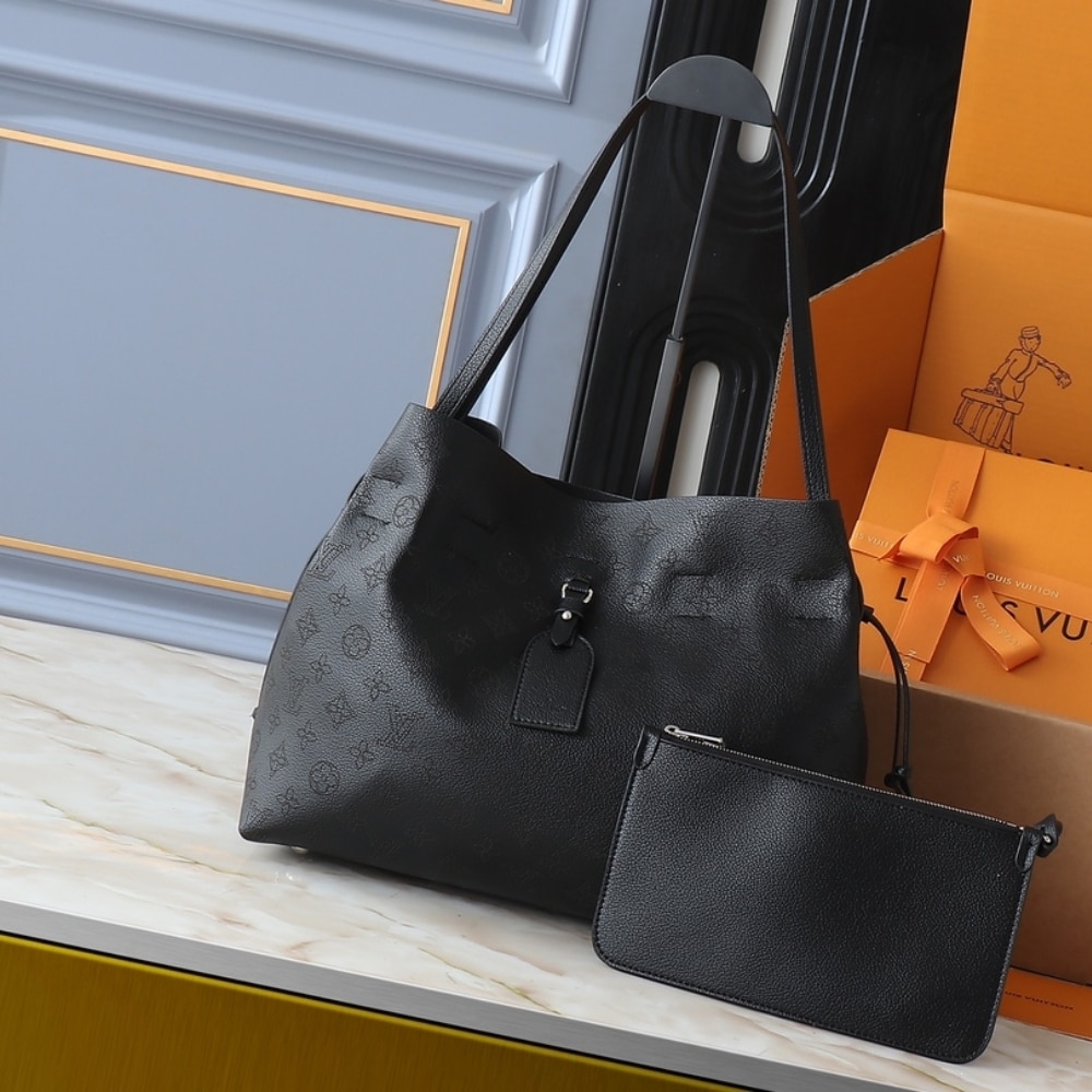 Alternative view of LOUIS VUITTON BOUNDLESS BAG BLACK 45CM M13179