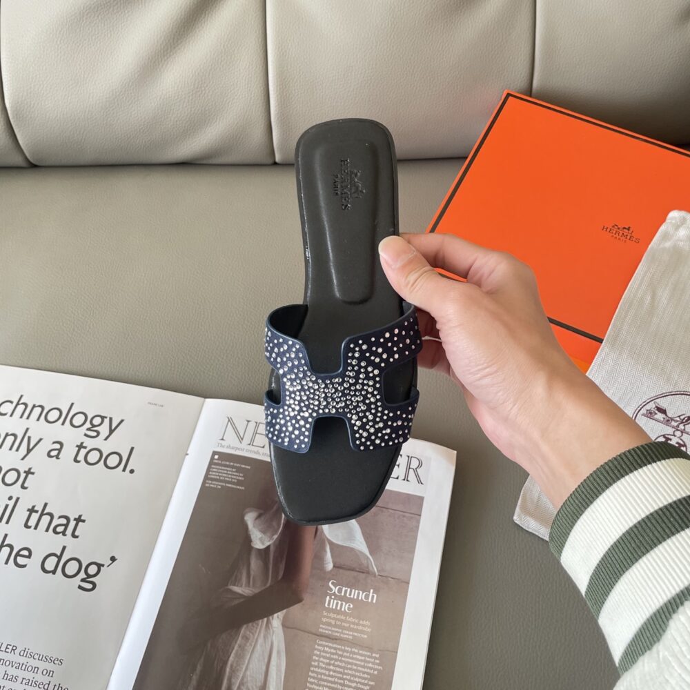 HERMES ORAN SANDAL JEAN IN BLACK GREY - Image 6