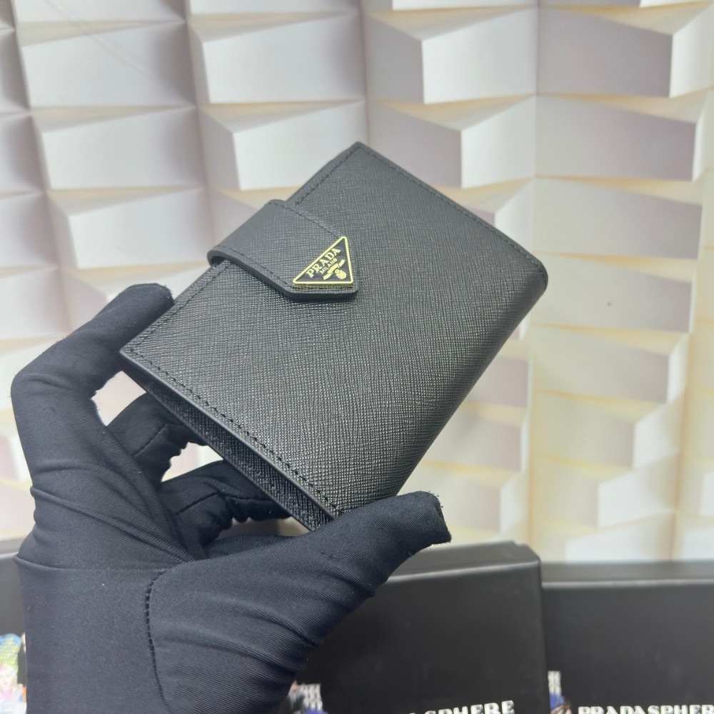 GIFT SET: PRADA MEDIUM HANDBAG BLACK & SAFFIANO VERTICAL SHORT WALLET - Image 9