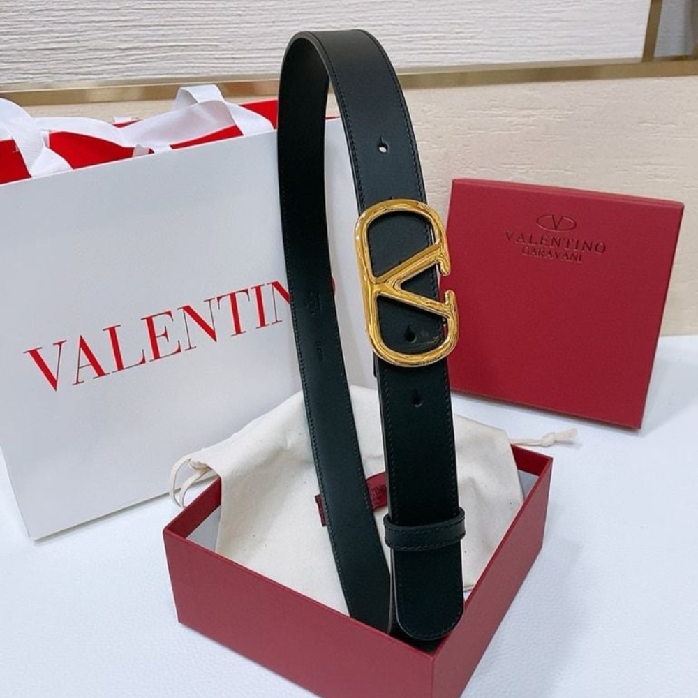 GIFT SET: VALENTINO LOCÒ SMALL SHOULDER BAG IN CALFSKIN BLACK & GARAVANI LEATHER BELT VLOGO REVERSIBLE BLACK - Image 6