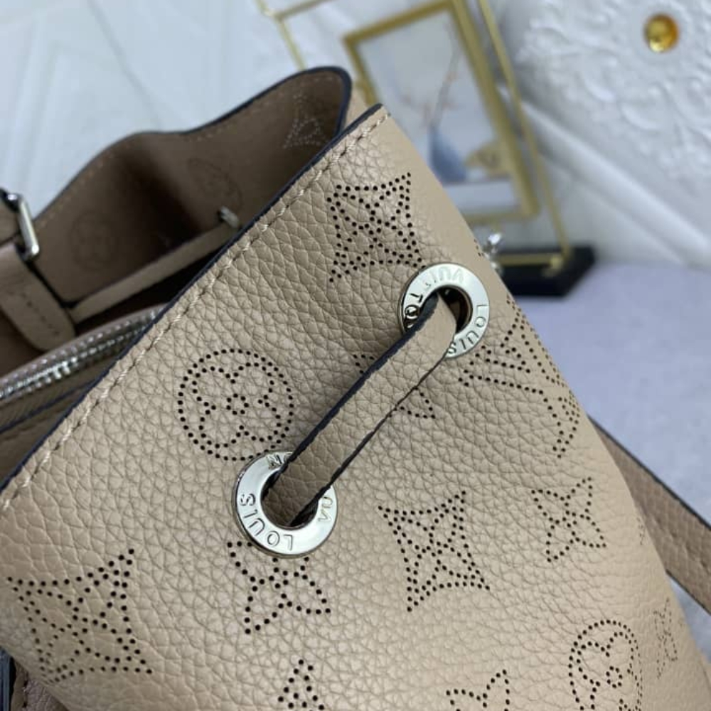 Louis Vuitton Bella Tote Mahina Galet 32Cm M59201 - Image 7
