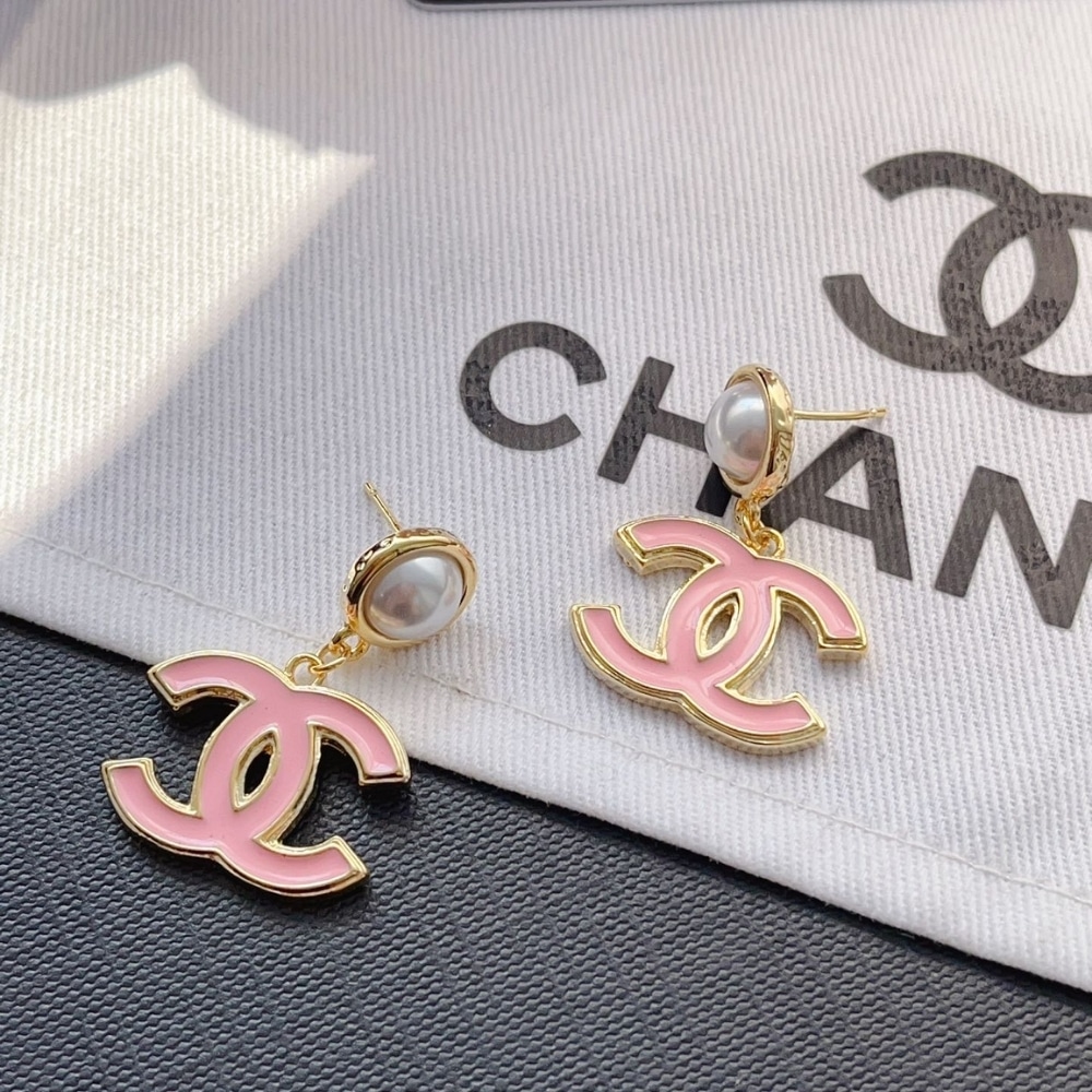 GIFT SET: CHANEL CLASSIC MEDIUM FLAP BAG PINK AND GOLD & PENDANT EARRINGS PEARLY WHITE AND PINK - Image 6