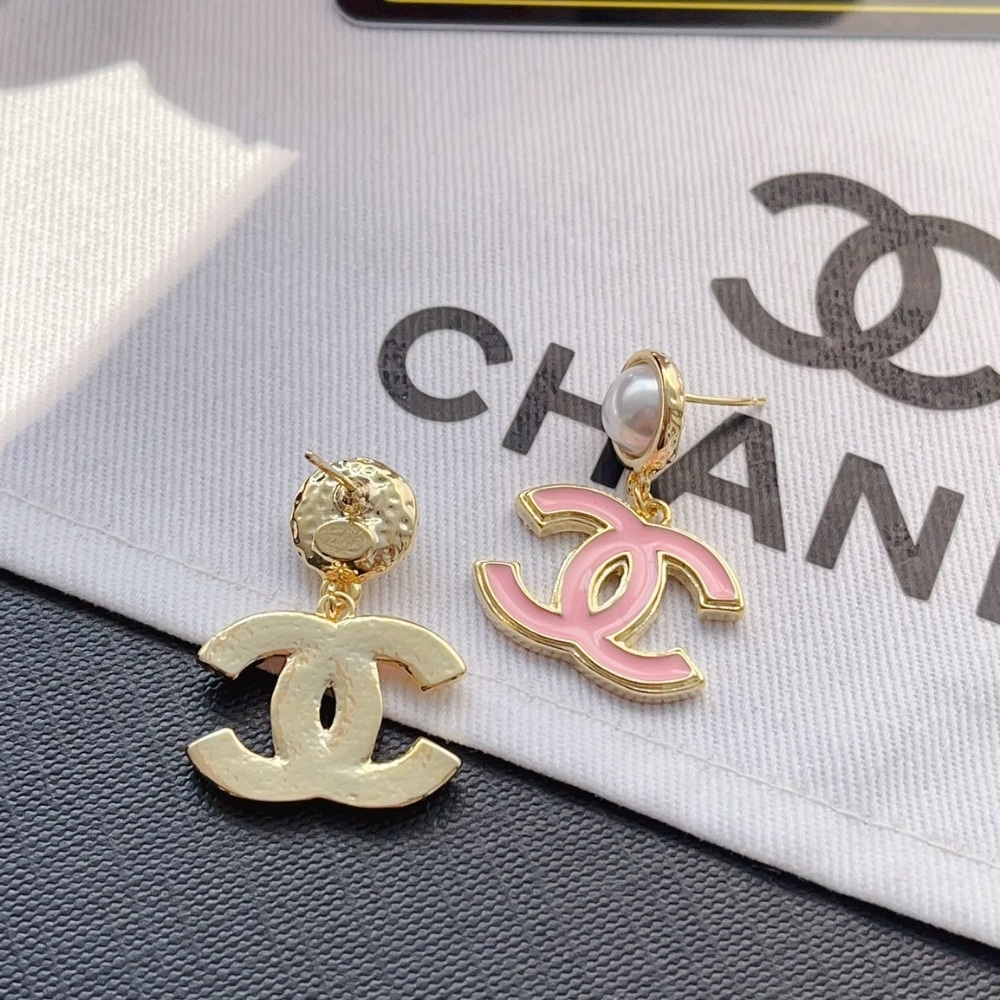 GIFT SET: CHANEL CLASSIC MEDIUM FLAP BAG PINK AND GOLD & PENDANT EARRINGS PEARLY WHITE AND PINK - Image 7