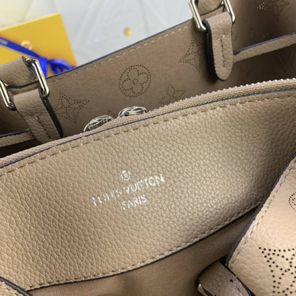 Louis Vuitton Bella Tote Mahina Galet 32Cm M59201 - Image 9