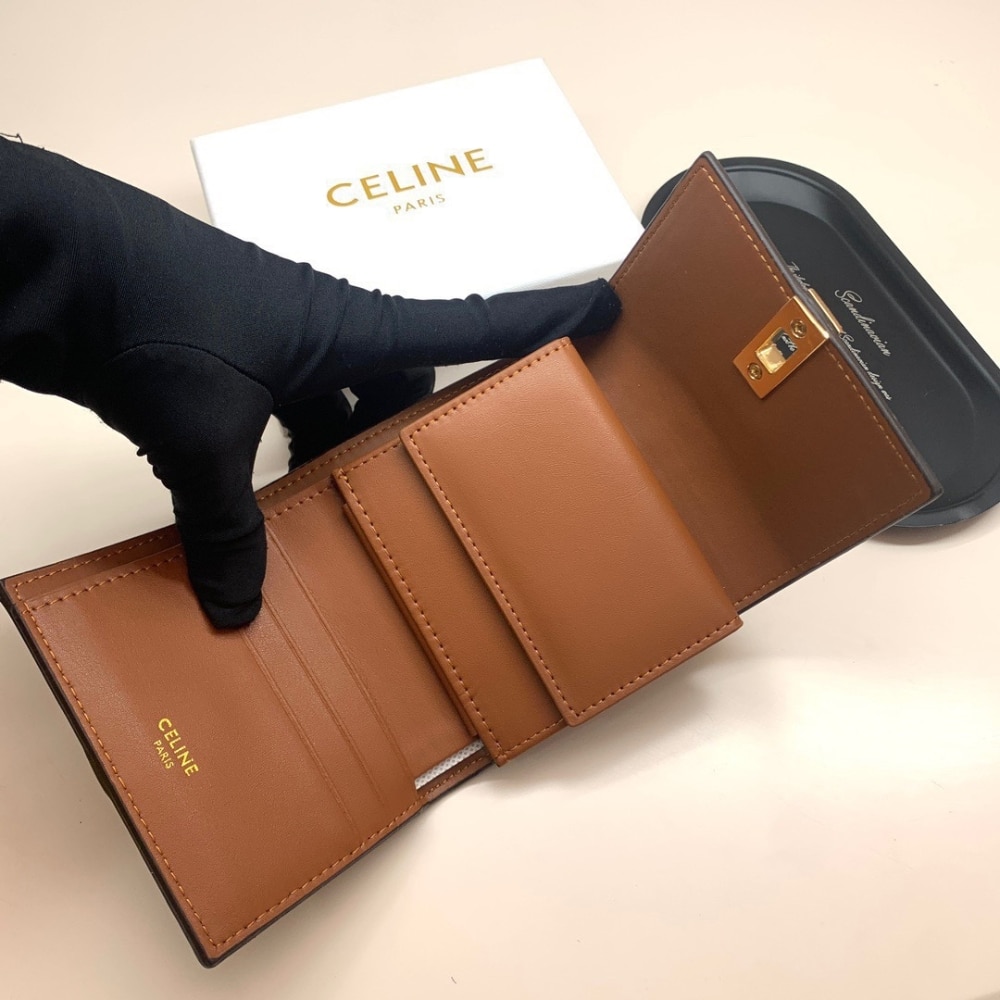 GIFT SET: CELINE TEEN SOFT 16 IN TAN & SMALL TRIFOLD WALLET 16 IN SATINATED TAN - Image 9