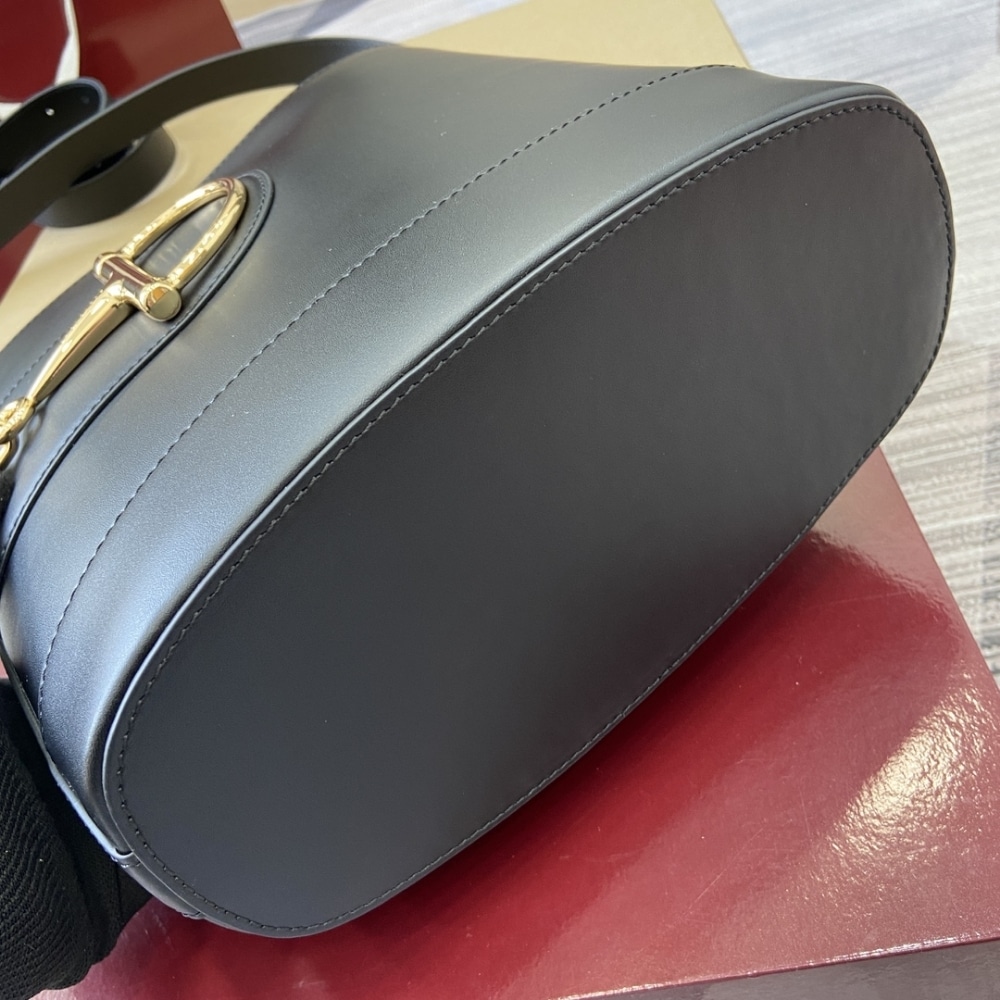 GIFT SET: GUCCI 73 SMALL BUCKET BAG BLACK & THONG SANDAL WITH HORSEBIT - Image 6