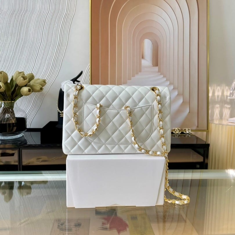 GIFT SET: CHANEL CLASSIC MEDIUM HANDBAG WHITE & EARRINGS WITH CC LOGO - Image 3