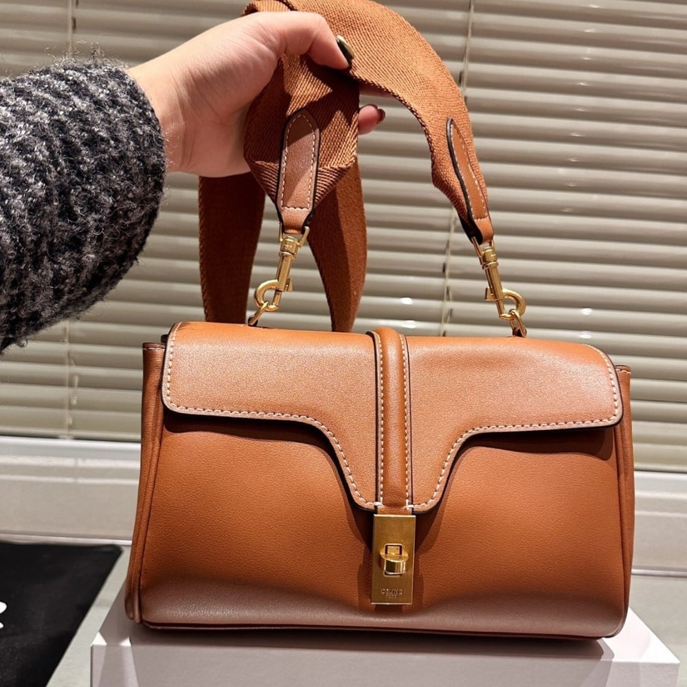 GIFT SET: CELINE TEEN SOFT 16 IN TAN & SMALL TRIFOLD WALLET 16 IN SATINATED TAN - Image 3